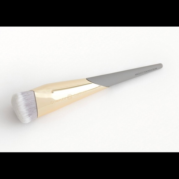 Complex Culture Other - Angled Foundation Brush